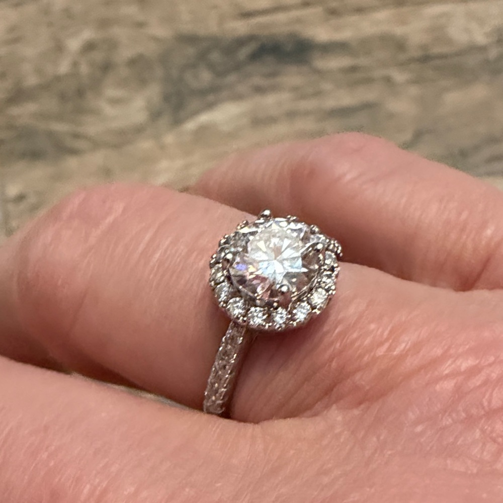 Elegant Silver Moissanite Adjustable Ring - Picture 2 of 3